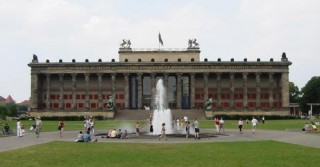 シンケル設計のベルリン・旧博物館(https://ja.wikipedia.orgより)