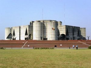 カーンが作った最大の建築 バングラデシュ国会議事堂 （https://ja.wikipedia.org）
