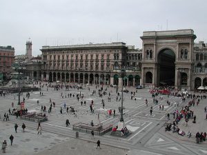 ミラノのドゥオモ広場 （https://ja.wikipedia.org）